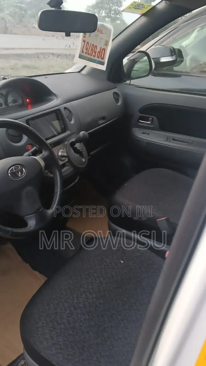 Toyota Sienta 1.5 AWD 2012 Pearl