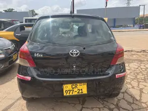 Toyota Yaris Base Hatchback 5dr 2010 Black
