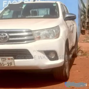 Toyota Hilux 2012 White