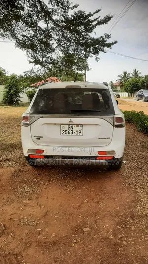 Mitsubishi Outlander 2016 White