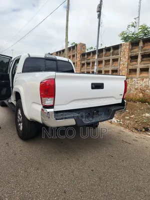 Toyota Tacoma SR5 2017 White