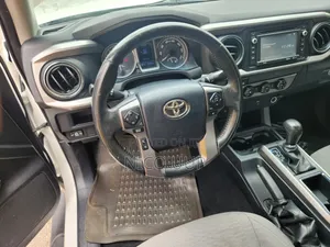 Toyota Tacoma SR5 2017 White