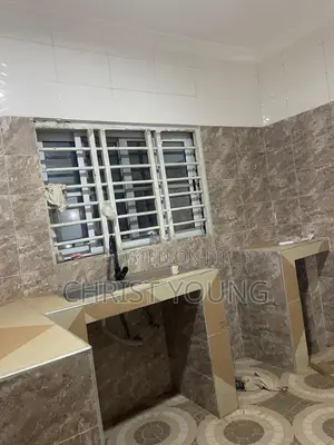 6bdrm Apartment in Accra Metropolitan for sale