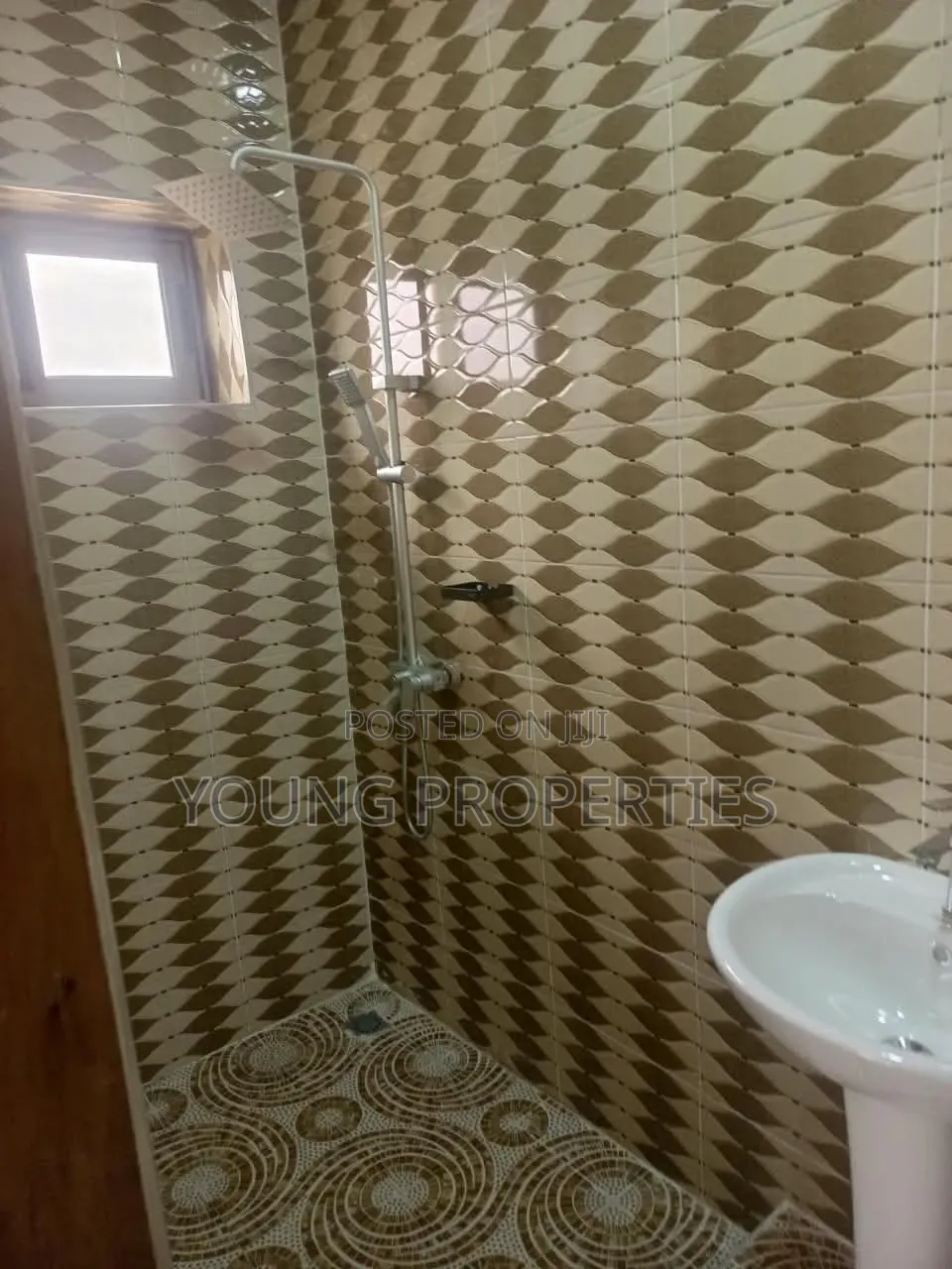 3bdrm House in Ayinkin Dogblo, Amasaman for sale