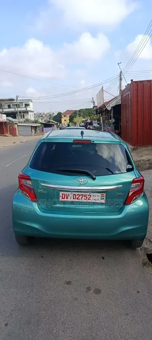 Toyota Vitz 2015 Green