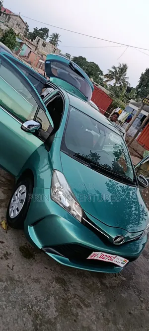 Toyota Vitz 2015 Green