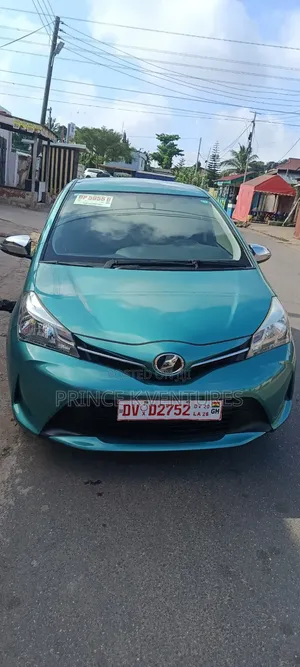 Toyota Vitz 2015 Green