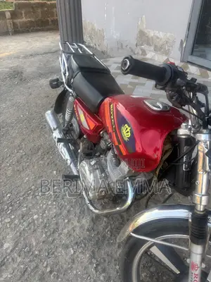 New Royal RY125 2022 Red