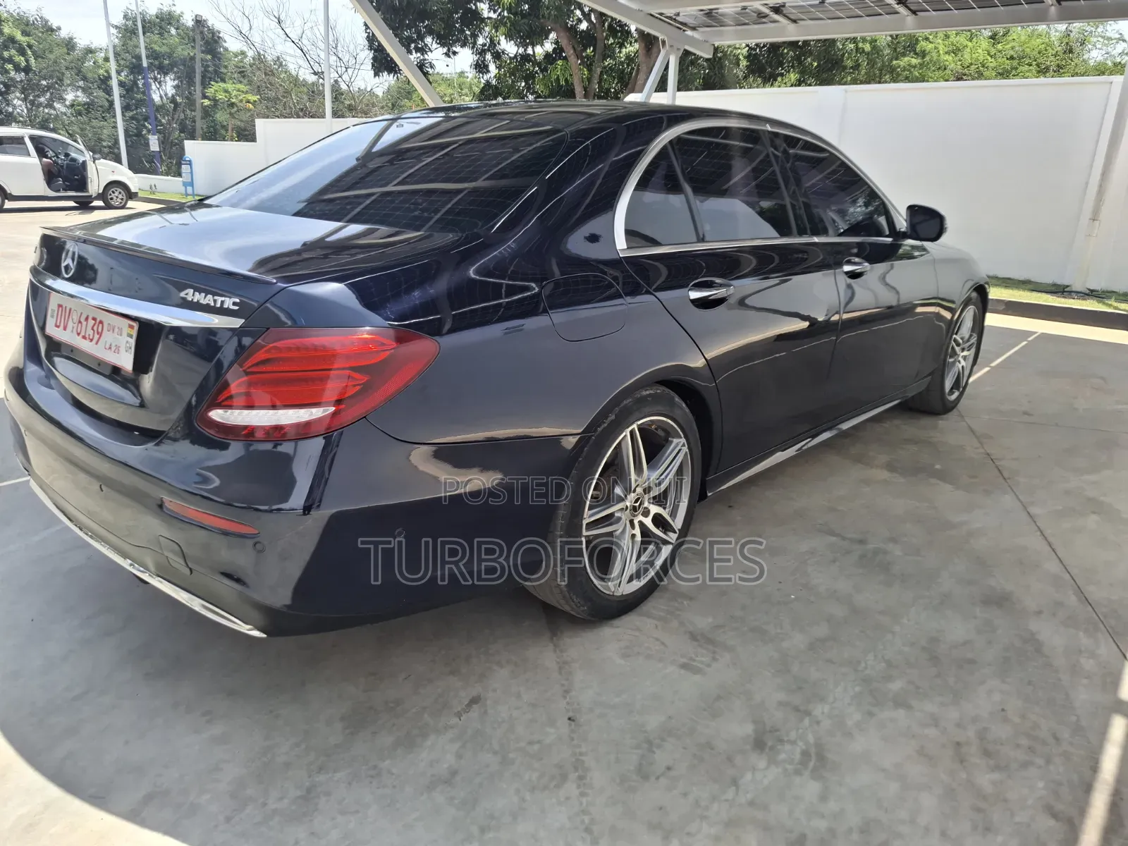 Mercedes-Benz E300 2018 Blue