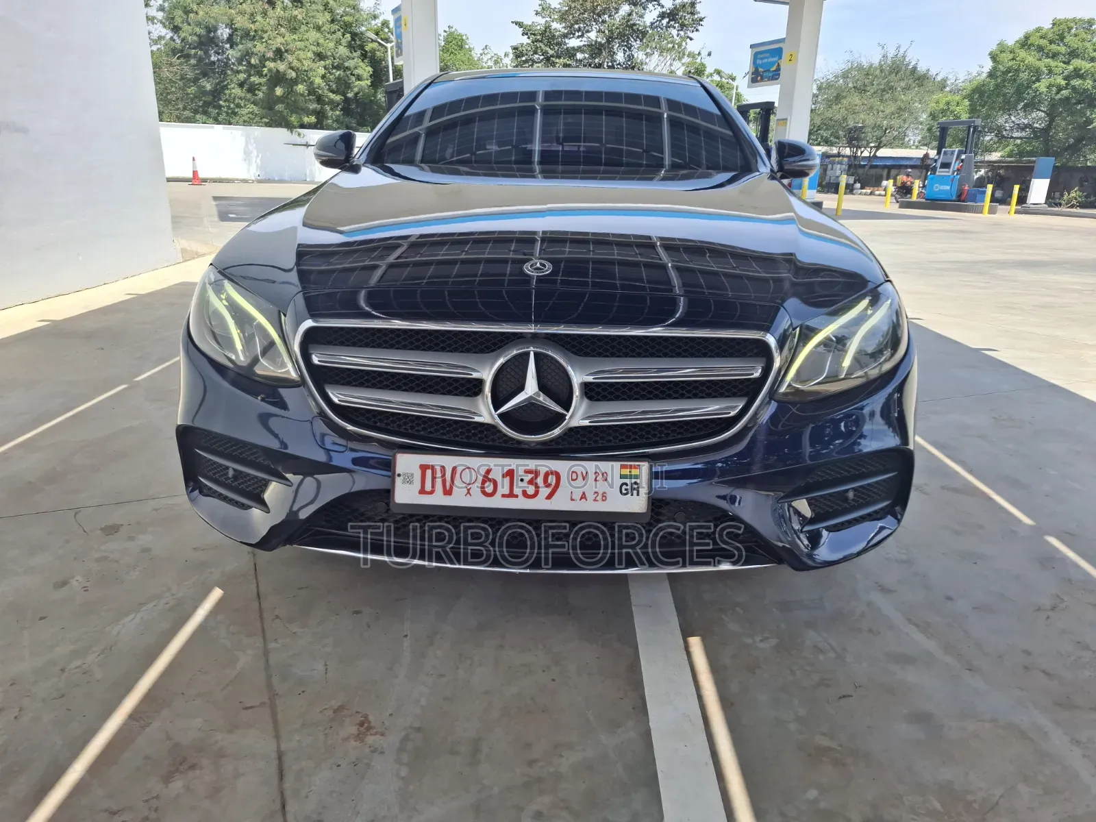 Mercedes-Benz E300 2018 Blue