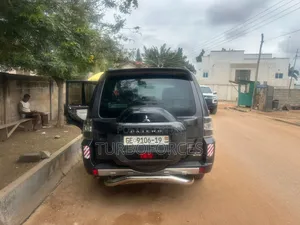Mitsubishi Pajero 2017 Gray