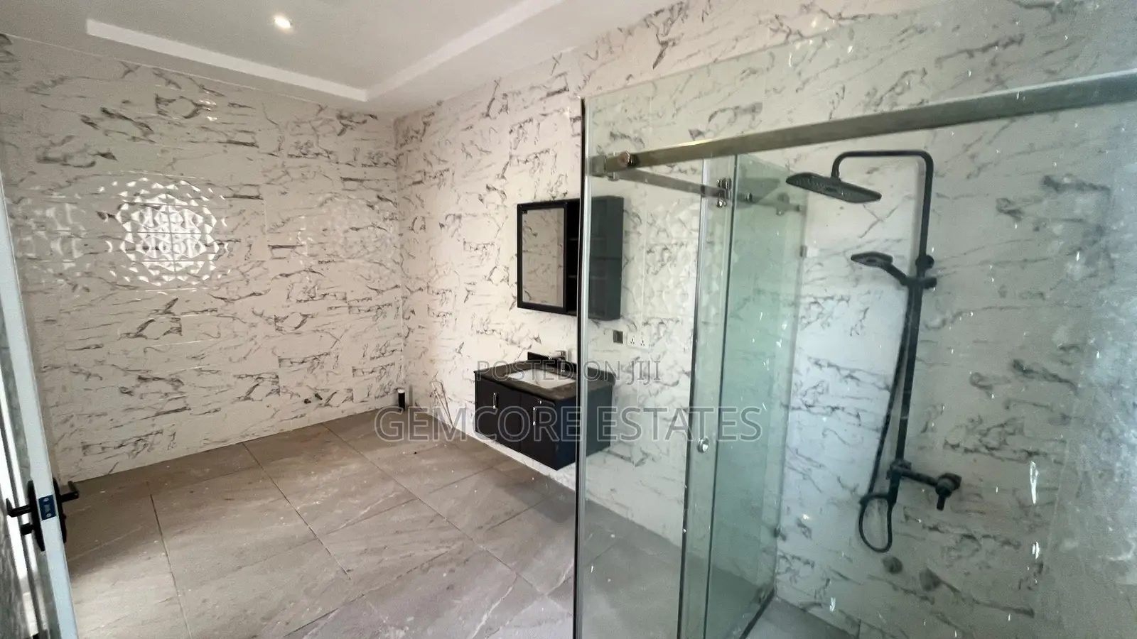 4bdrm House in Ars, East Legon for sale