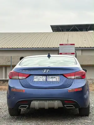 Hyundai Elantra Limited Sedan FWD (1.8L 4cyl 6A) 2013 Blue