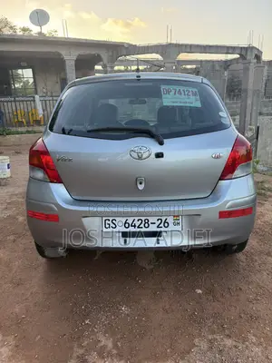 Toyota Vitz 1.5 FWD 3dr 2010 Gray