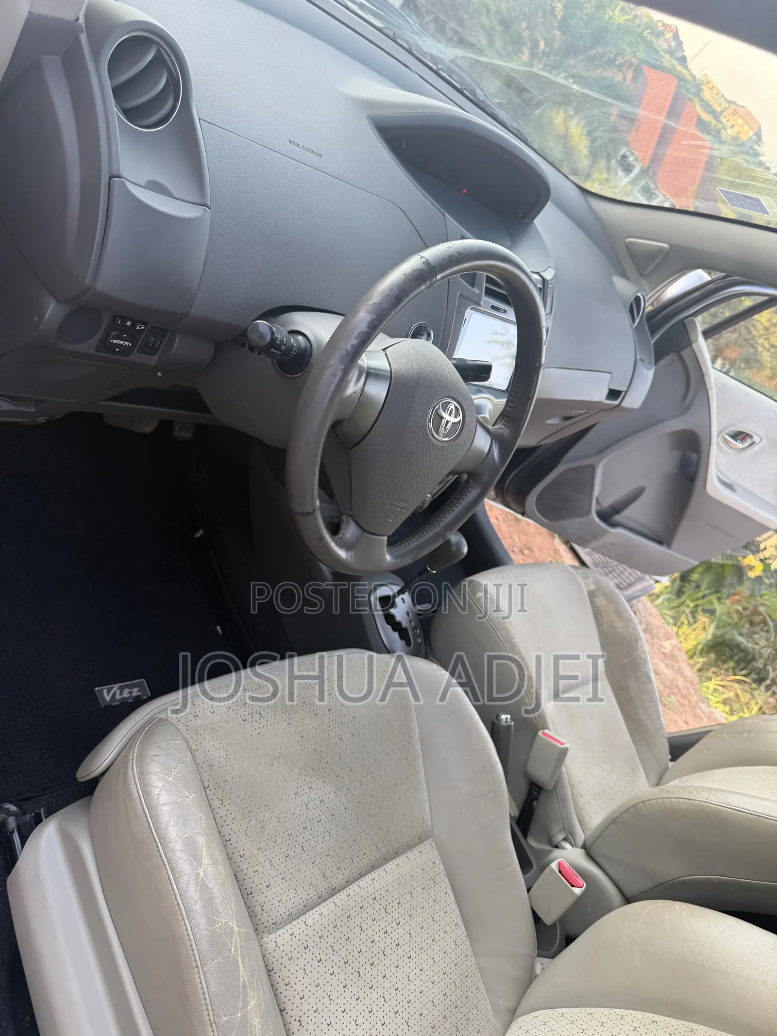 Toyota Vitz 1.5 FWD 3dr 2010 Gray