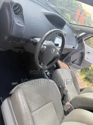 Toyota Vitz 1.5 FWD 3dr 2010 Gray