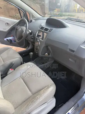 Toyota Vitz 1.5 FWD 3dr 2010 Gray