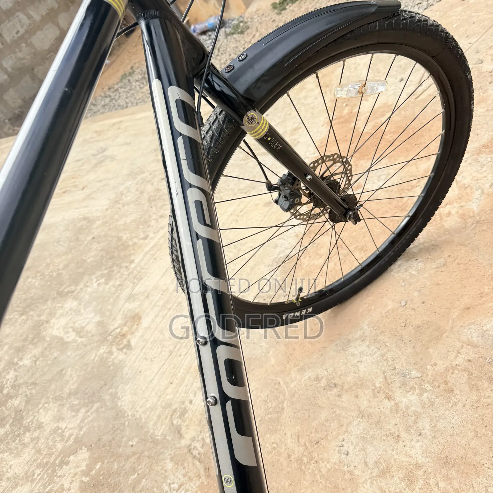 Carrera Subway 1/Sport Bike Hybrid Bike – 24-Speed Shimano,