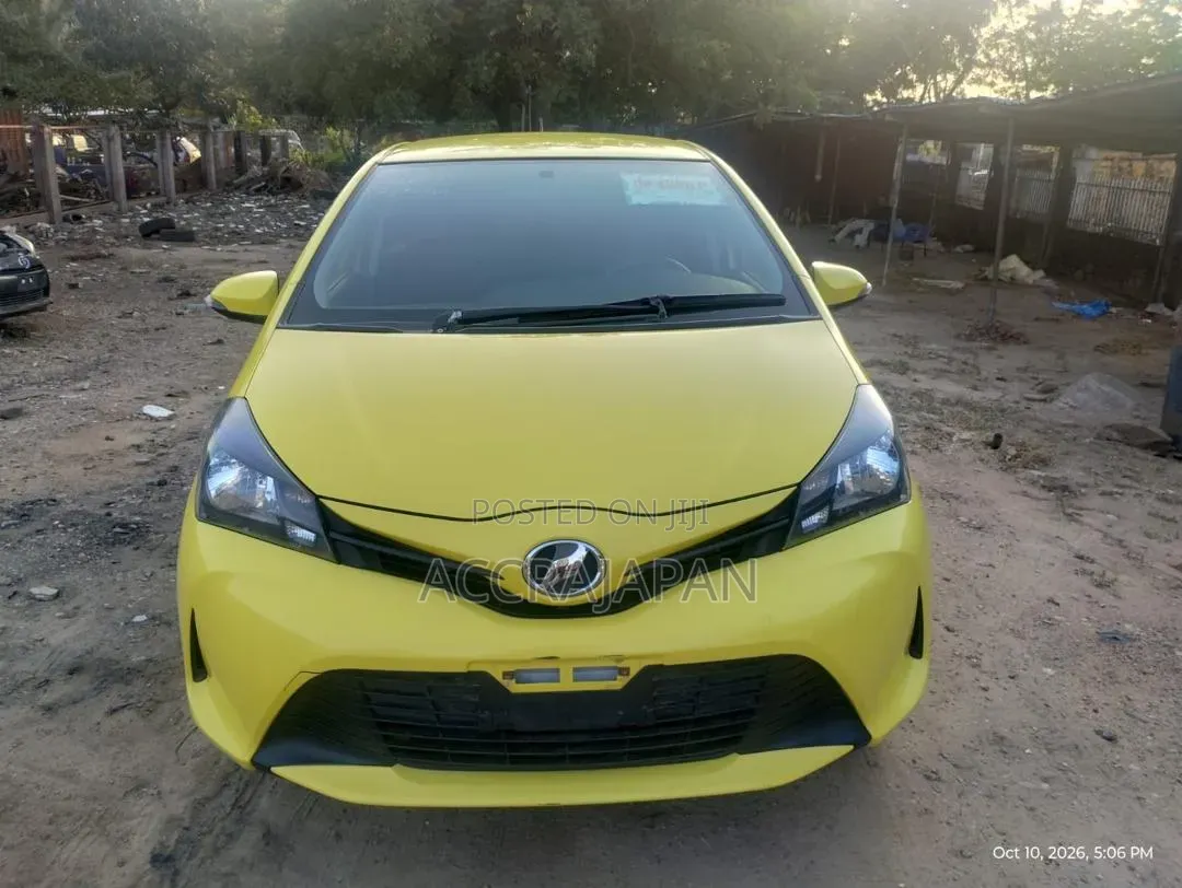 Toyota Vitz 1.3 AWD 5dr 2015 Yellow