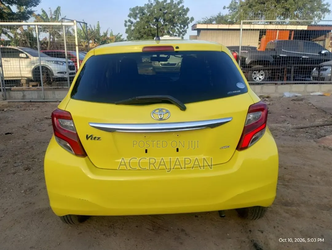 Toyota Vitz 1.3 AWD 5dr 2015 Yellow