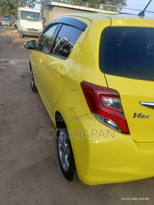 Toyota Vitz 1.3 AWD 5dr 2015 Yellow
