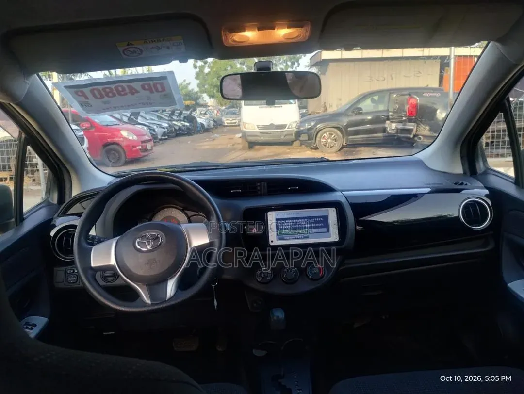 Toyota Vitz 1.3 AWD 5dr 2015 Yellow