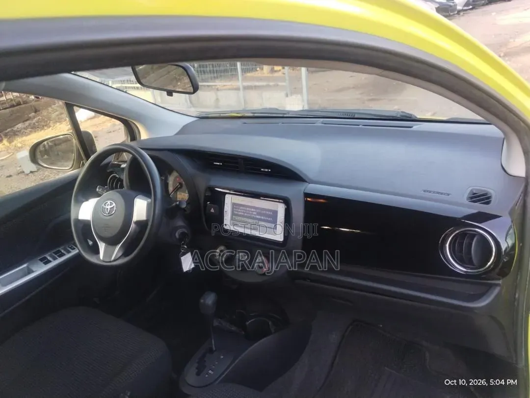 Toyota Vitz 1.3 AWD 5dr 2015 Yellow