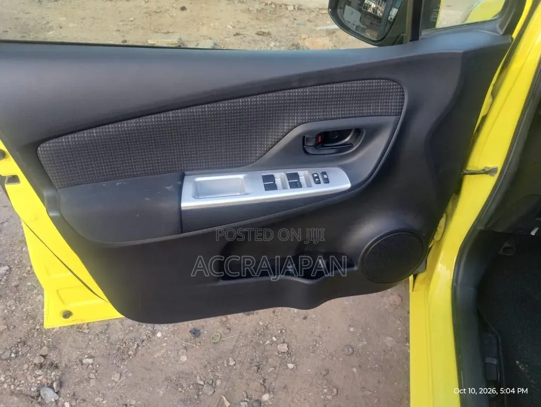 Toyota Vitz 1.3 AWD 5dr 2015 Yellow