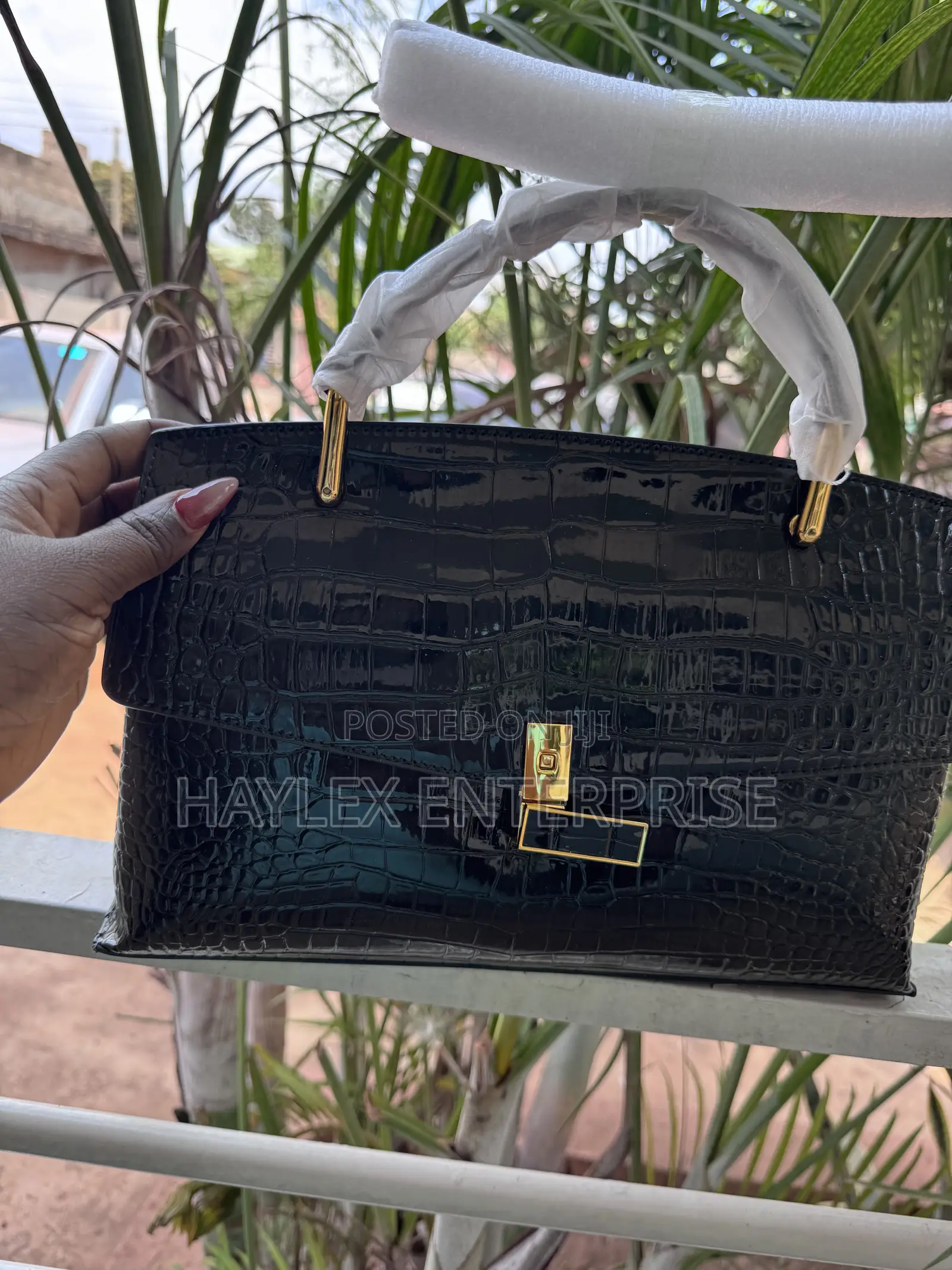 Luxurious Black Hand Bags