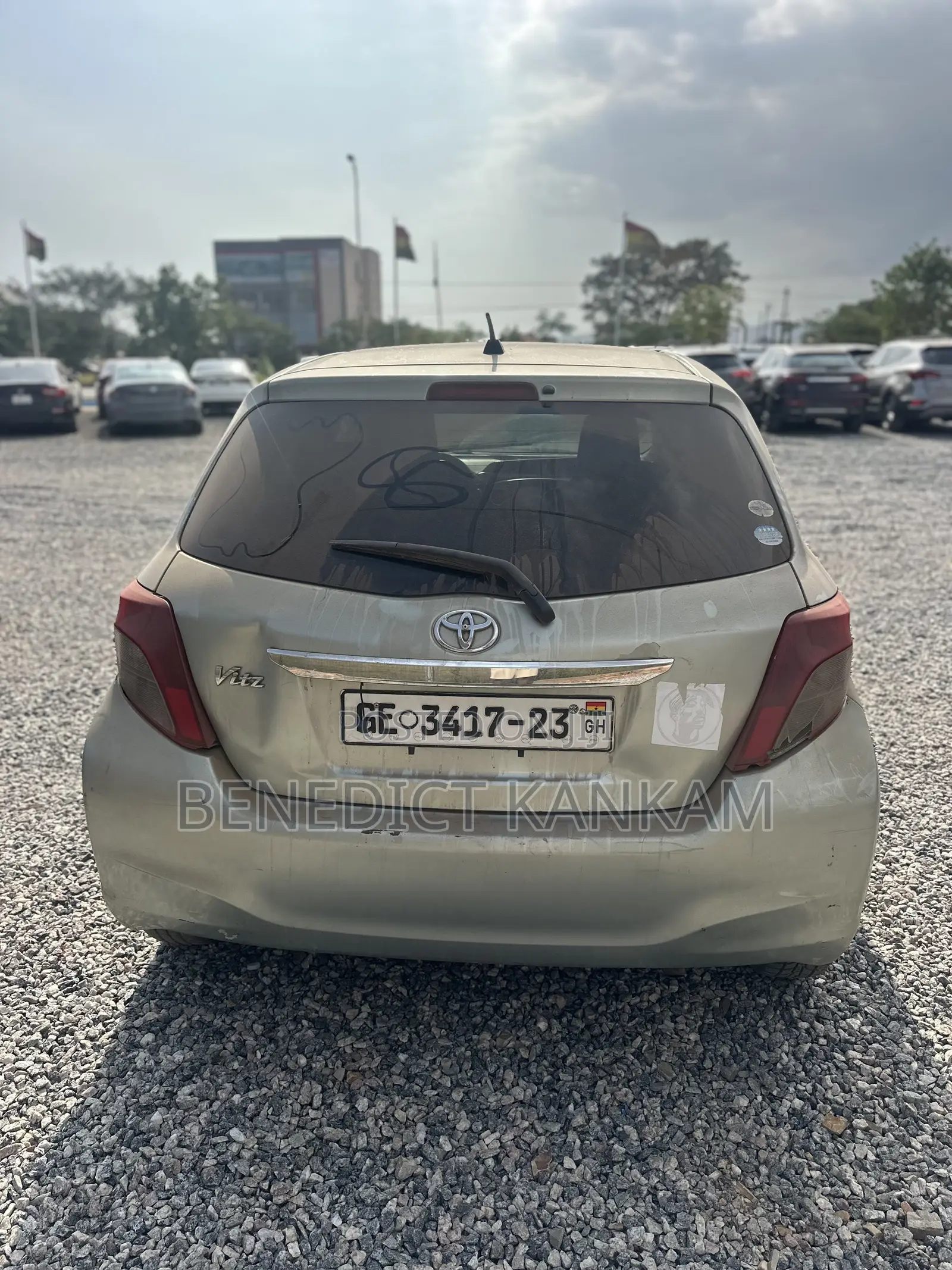 Toyota Vitz 1.0 FWD 5dr 2012 Gray