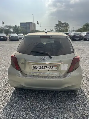 Toyota Vitz 1.0 FWD 5dr 2012 Gray