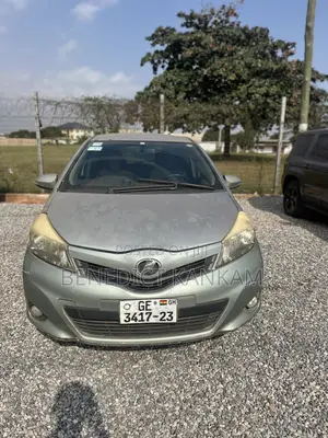 Toyota Vitz 1.0 FWD 5dr 2012 Gray