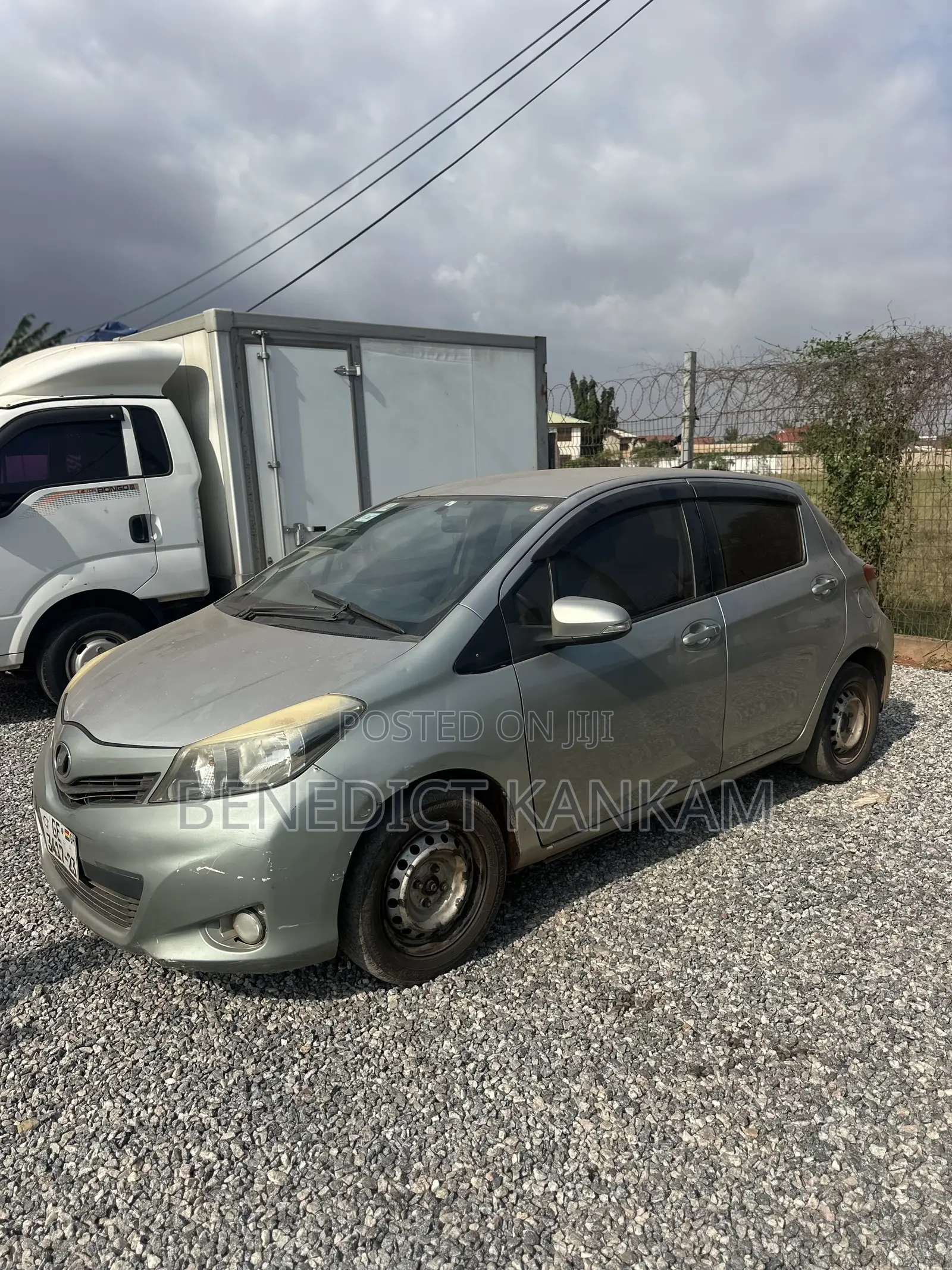 Toyota Vitz 1.0 FWD 5dr 2012 Gray
