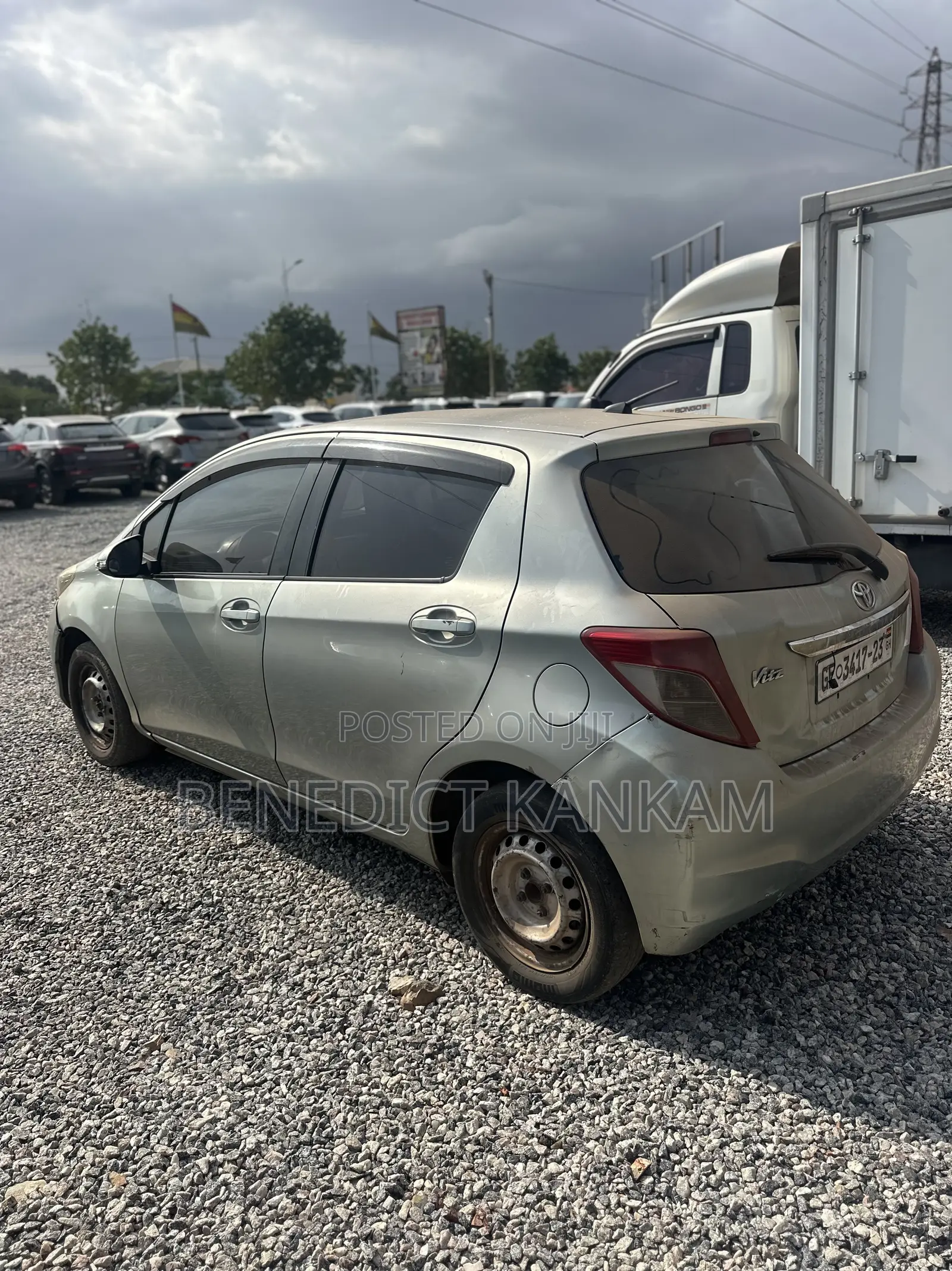 Toyota Vitz 1.0 FWD 5dr 2012 Gray