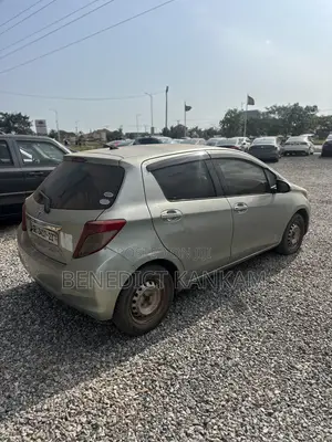 Toyota Vitz 1.0 FWD 5dr 2012 Gray