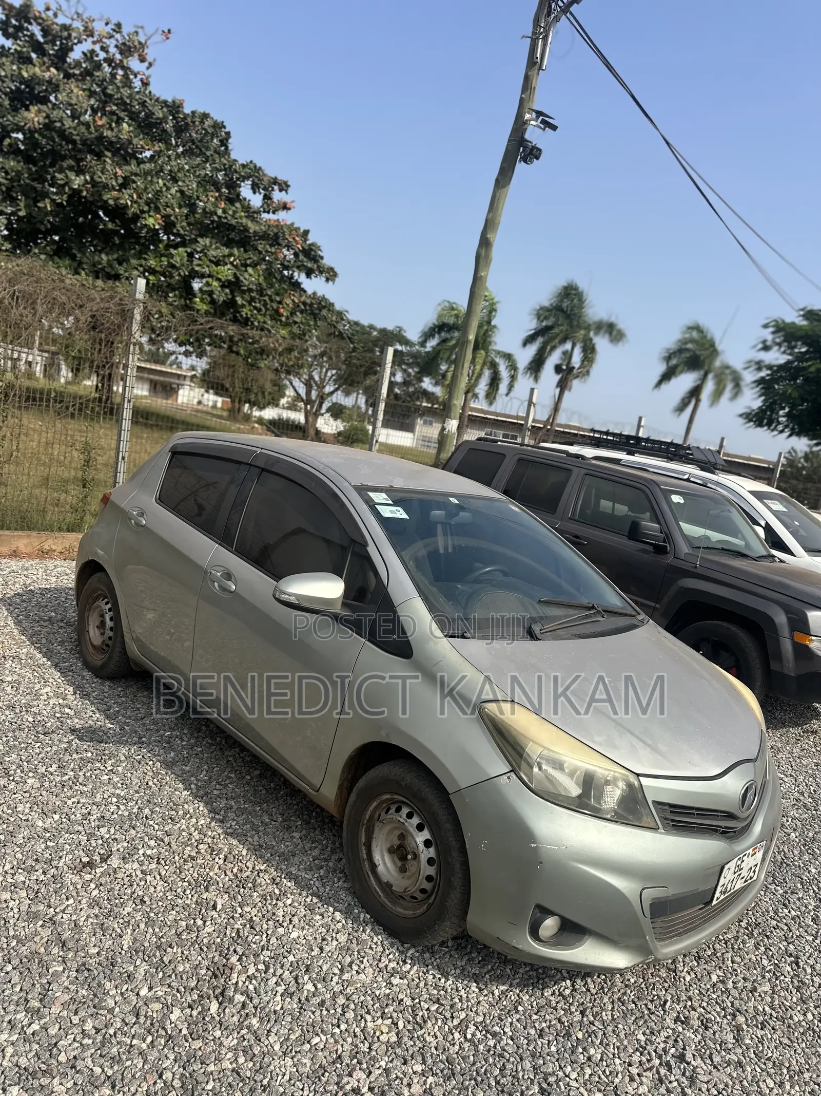 Toyota Vitz 1.0 FWD 5dr 2012 Gray