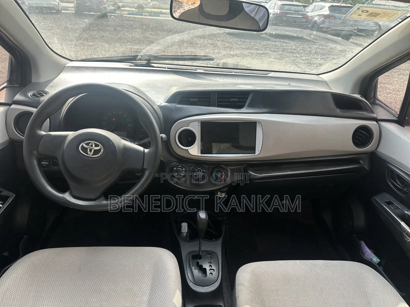 Toyota Vitz 1.0 FWD 5dr 2012 Gray