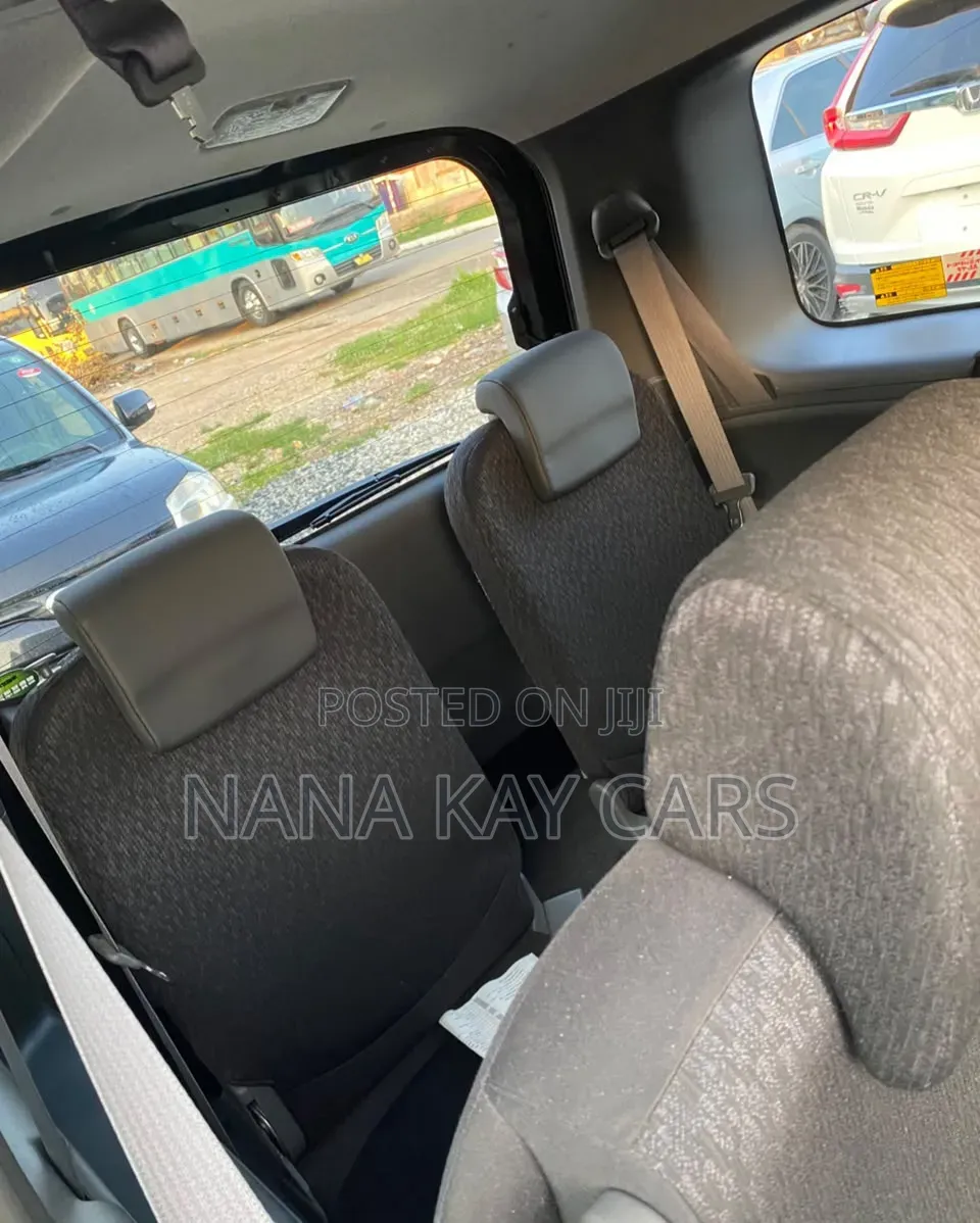 Toyota Sienta 1.5 AWD 2015 Black