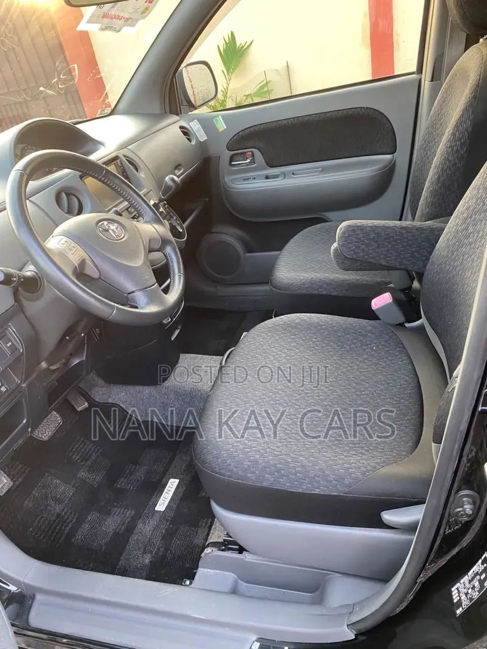Toyota Sienta 1.5 AWD 2015 Black