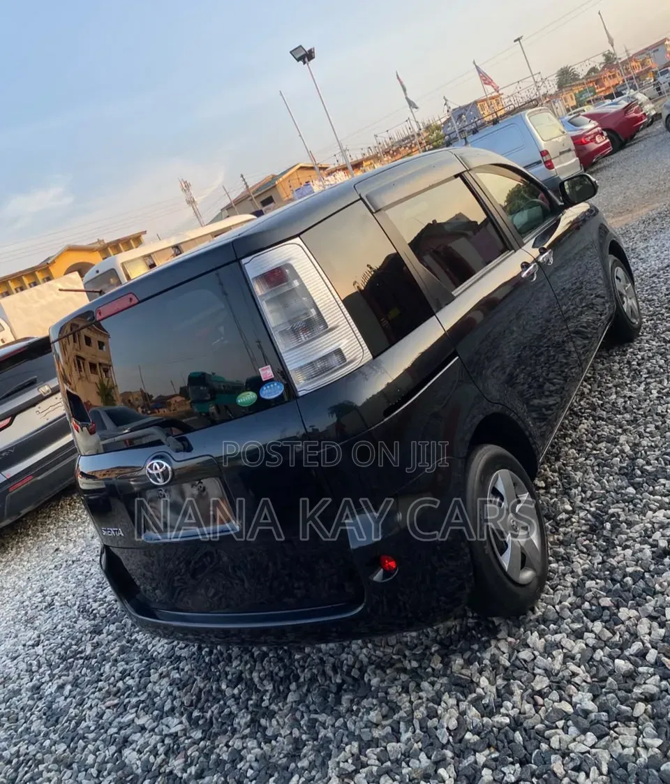 Toyota Sienta 1.5 AWD 2015 Black