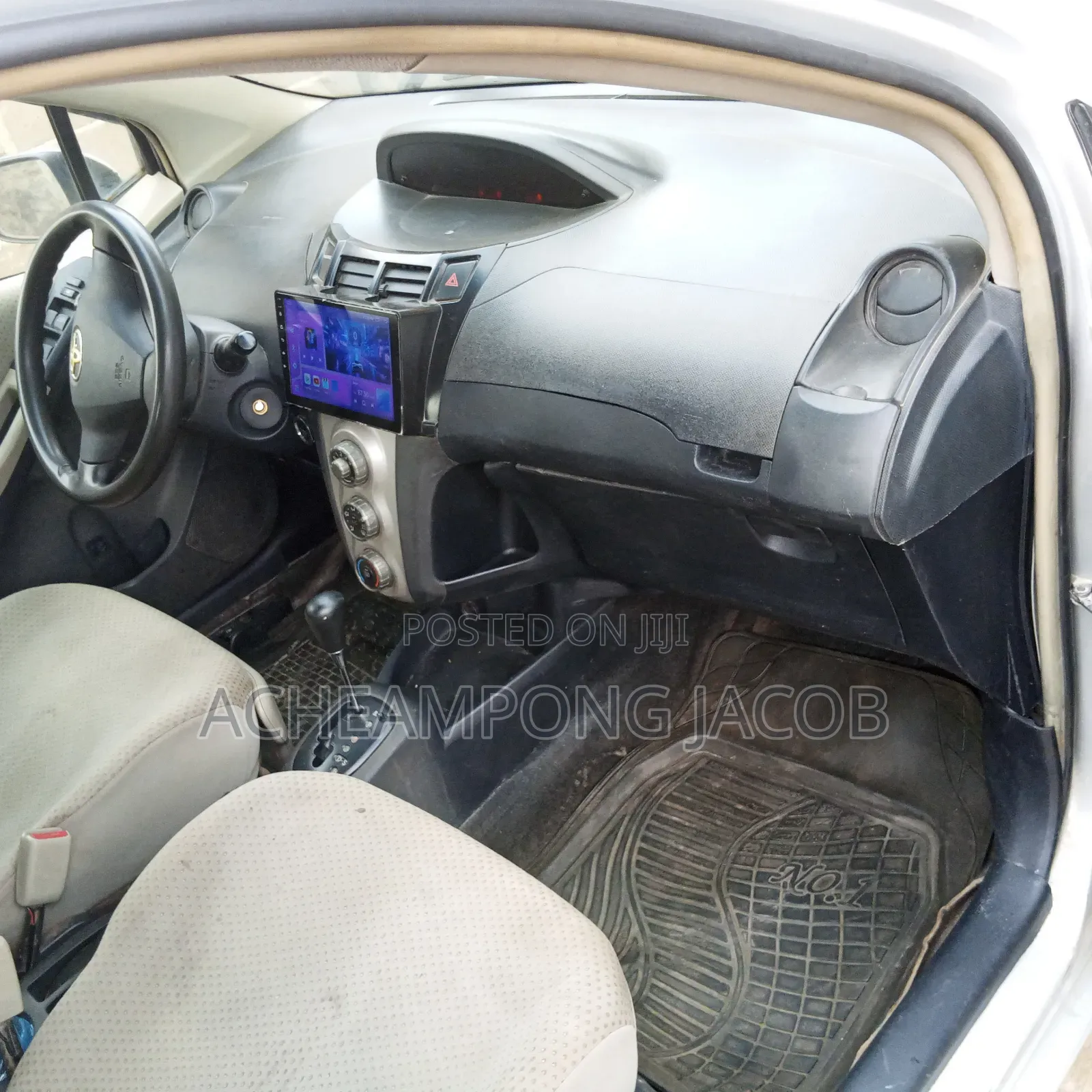 Toyota Vitz 1.3 AWD 3dr 2010 Silver