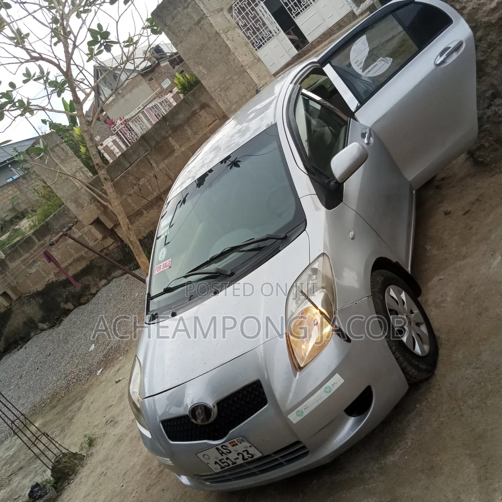 Toyota Vitz 1.3 AWD 3dr 2010 Silver