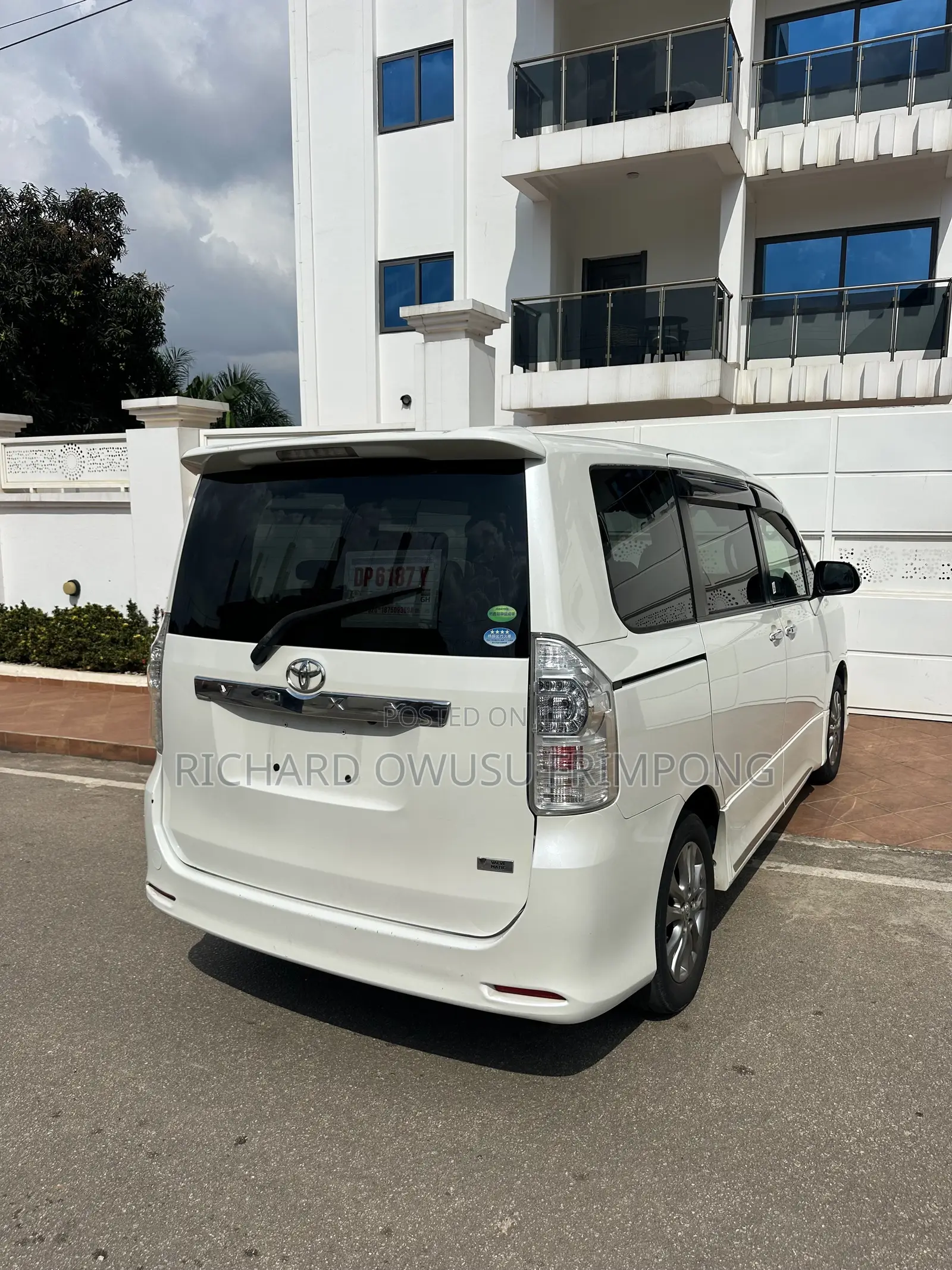 Toyota Voxy 2012 White