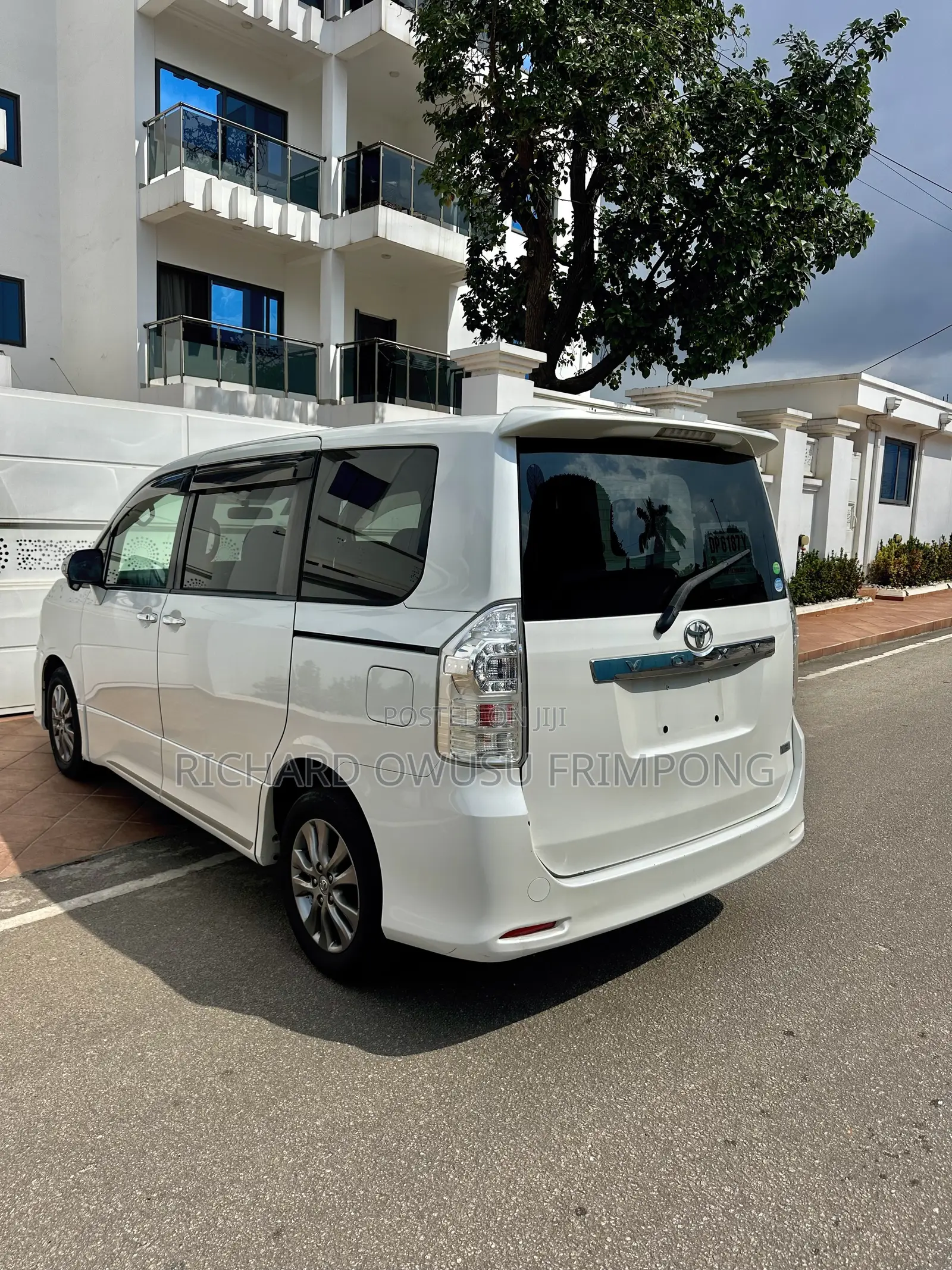 Toyota Voxy 2012 White