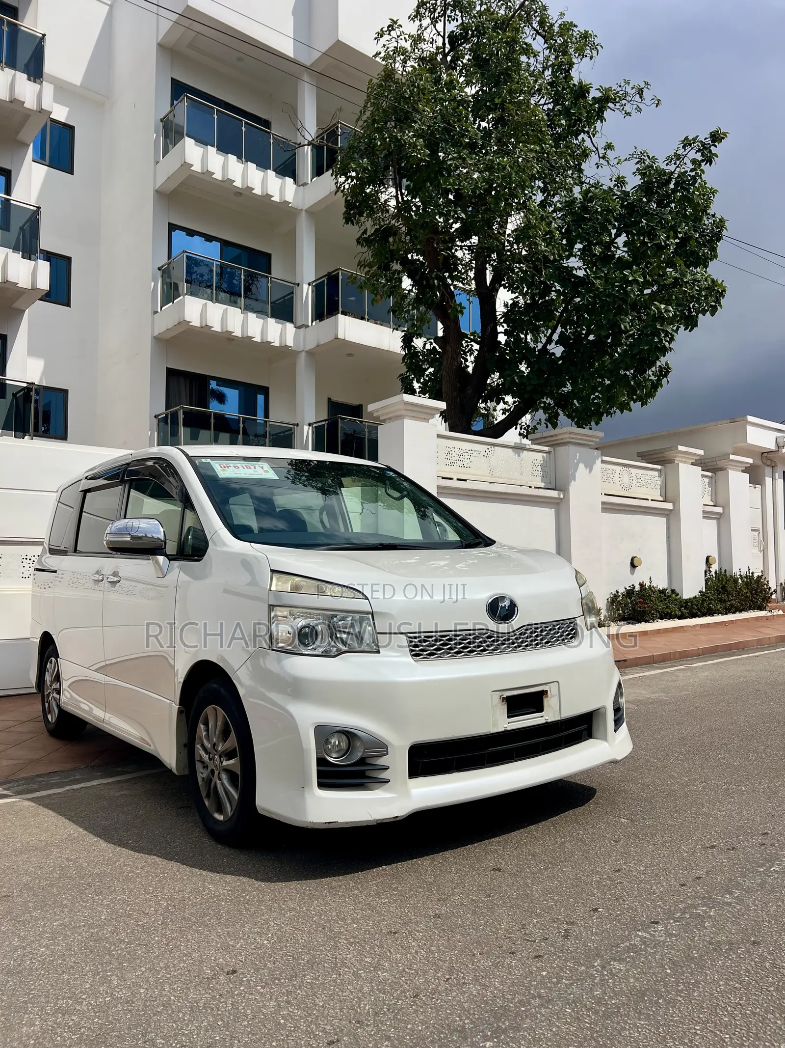 Toyota Voxy 2012 White