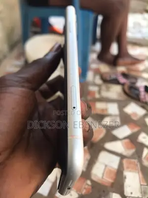 Apple iPhone XR 64 GB White