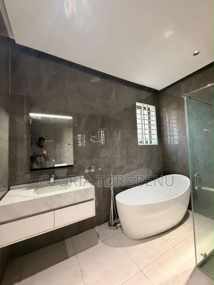 4bdrm House in Ashaley Botwe for sale