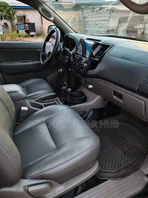 Toyota Hilux 2012 Black