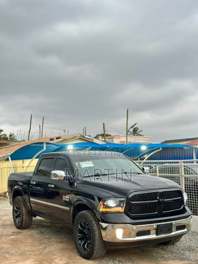 RAM 1500 2018 Black