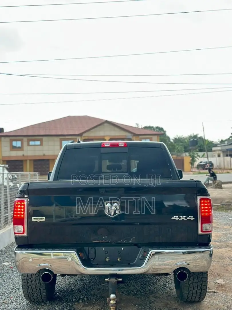 RAM 1500 2018 Black